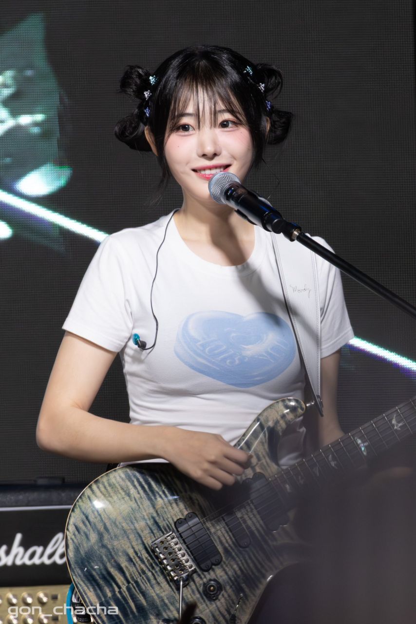 QWER 히나1_1.jpg