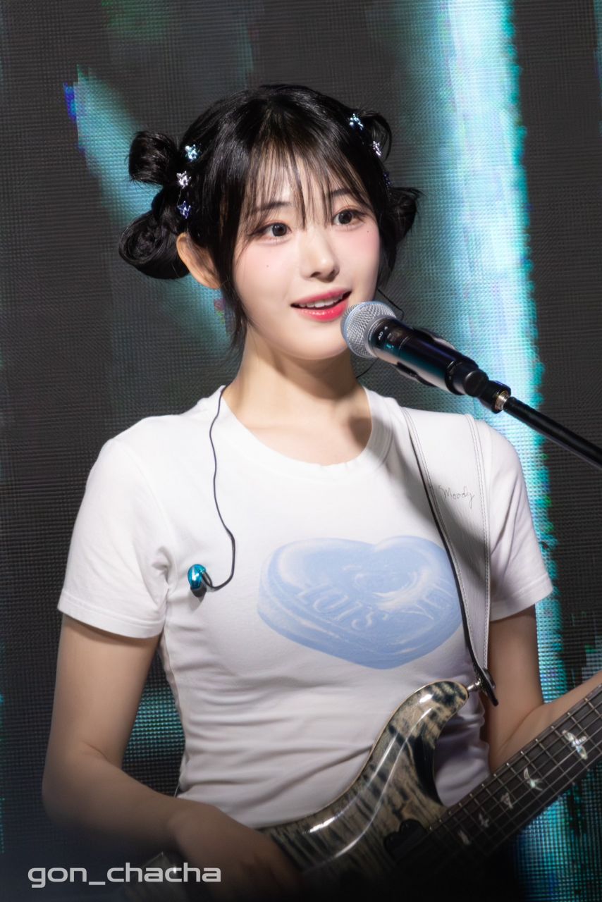 QWER 히나1_2.jpg