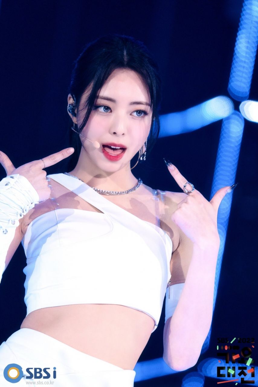 ITZY 유나2_1.jpg