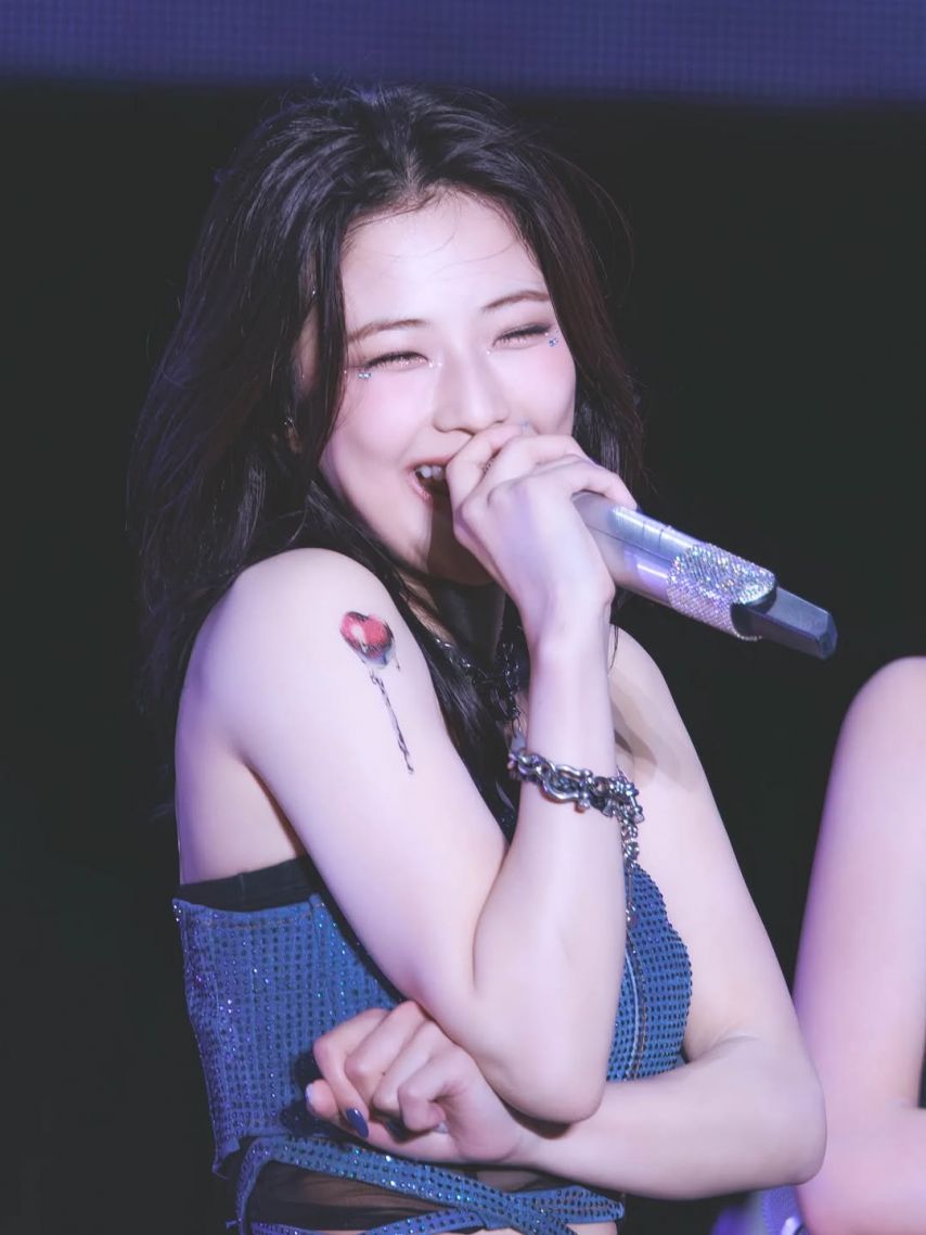 BABYMONSTER (베이비몬스터) 루카 (2)