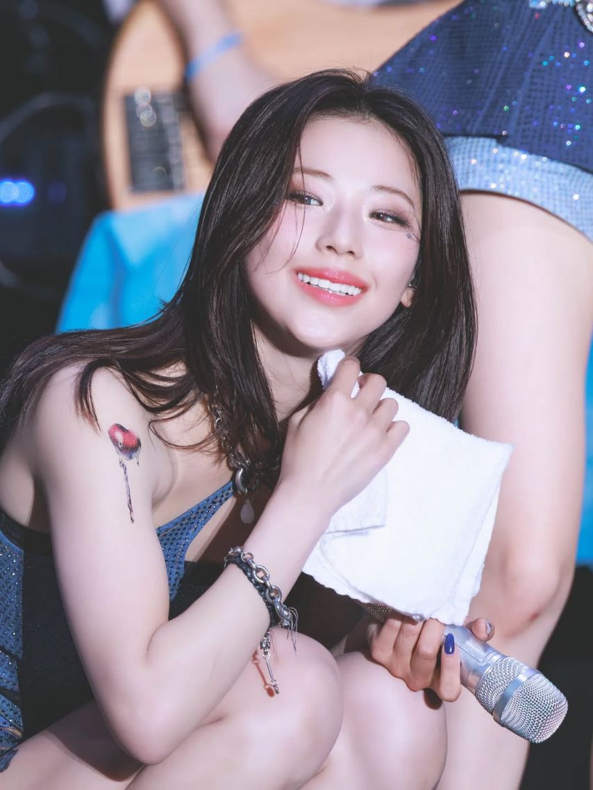 BABYMONSTER (베이비몬스터) 루카 (1)