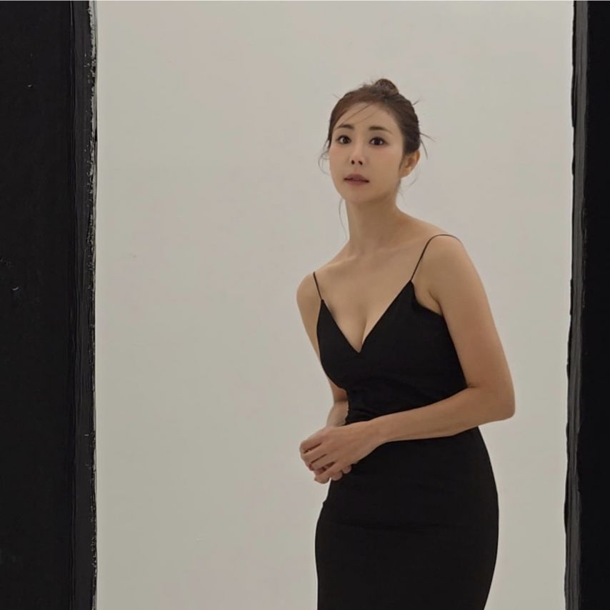 배우 한다감(구 한은정) 드레스 가슴골1_4.jpg
