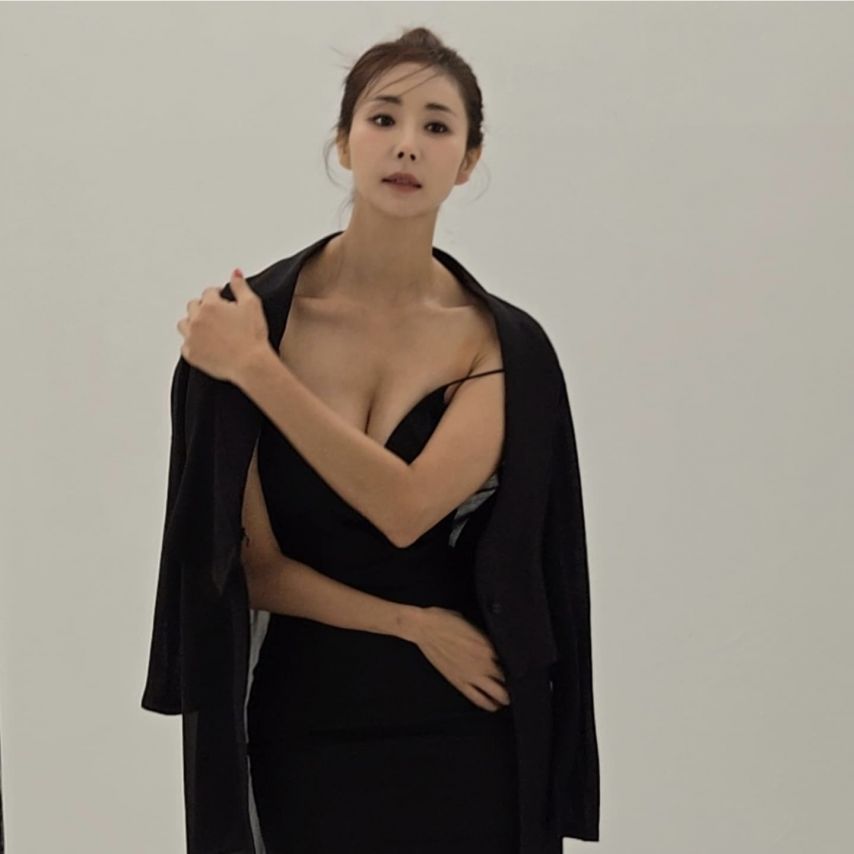 배우 한다감(구 한은정) 드레스 가슴골1_3.jpg