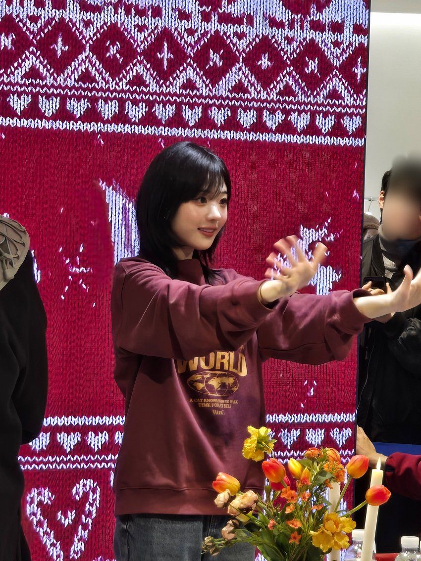 QWER 히나1_5.jpeg