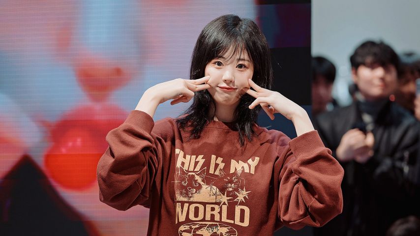 QWER 히나1_1.jpg