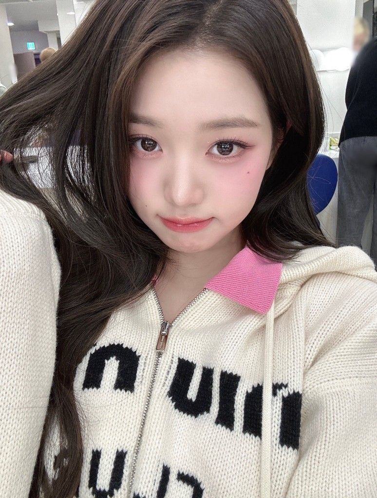 아이브 장원영1_3.jpg