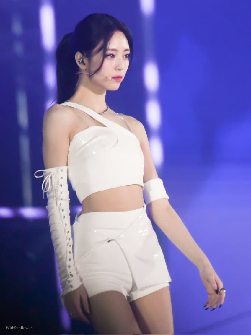 ITZY 유나1_2.jpg