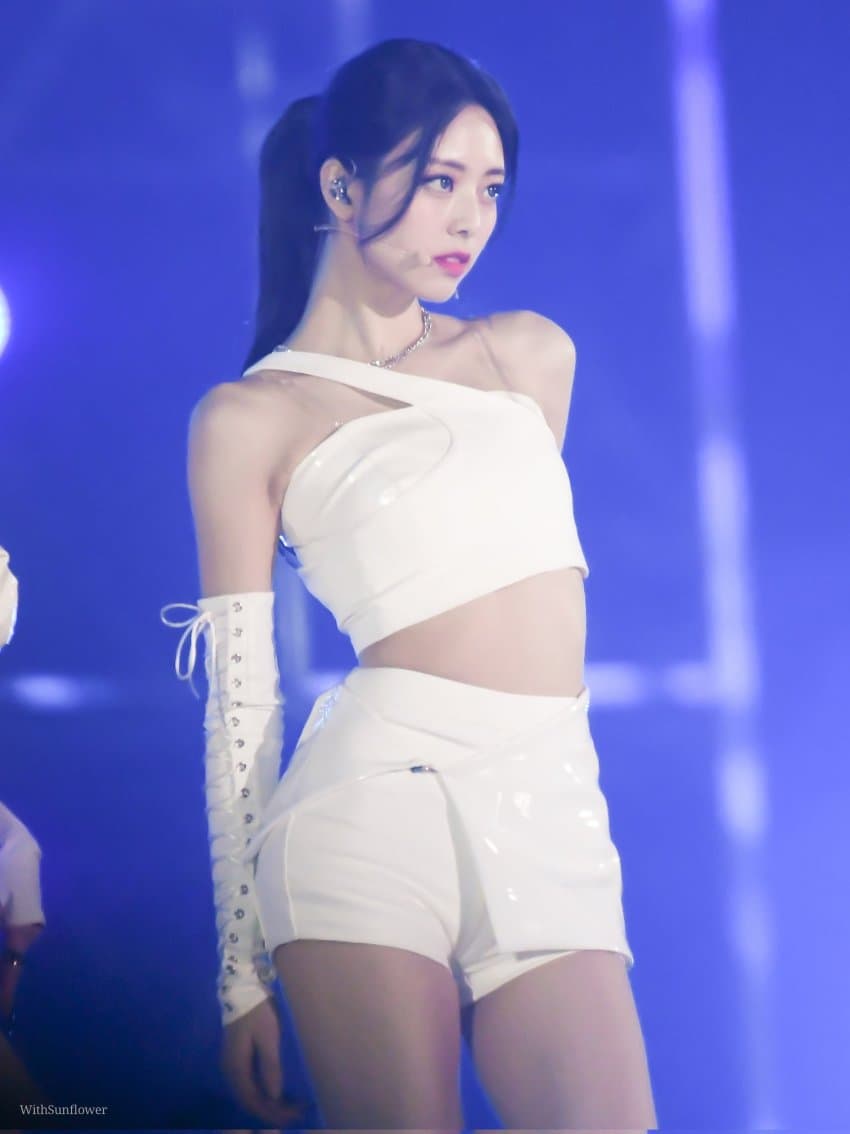 ITZY 유나1_1.jpg