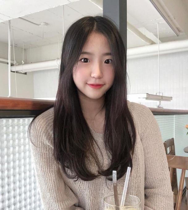 탁구 신유빈 선수 머리푼 사진1_1.png.jpg