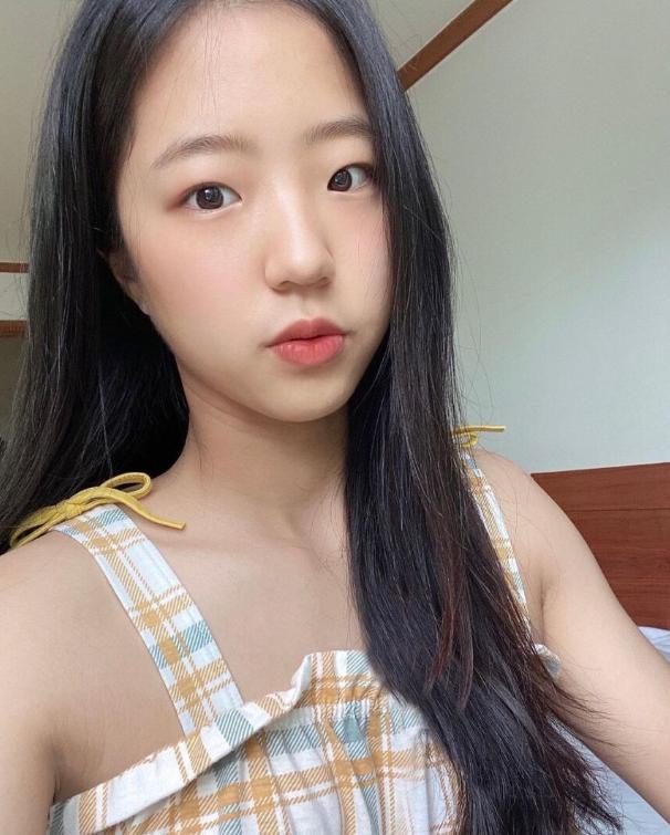 탁구 신유빈 선수 머리푼 사진1_6.png.jpg
