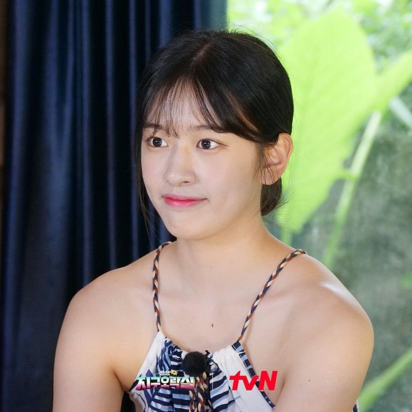 IVE YUJIN1_4.jpg