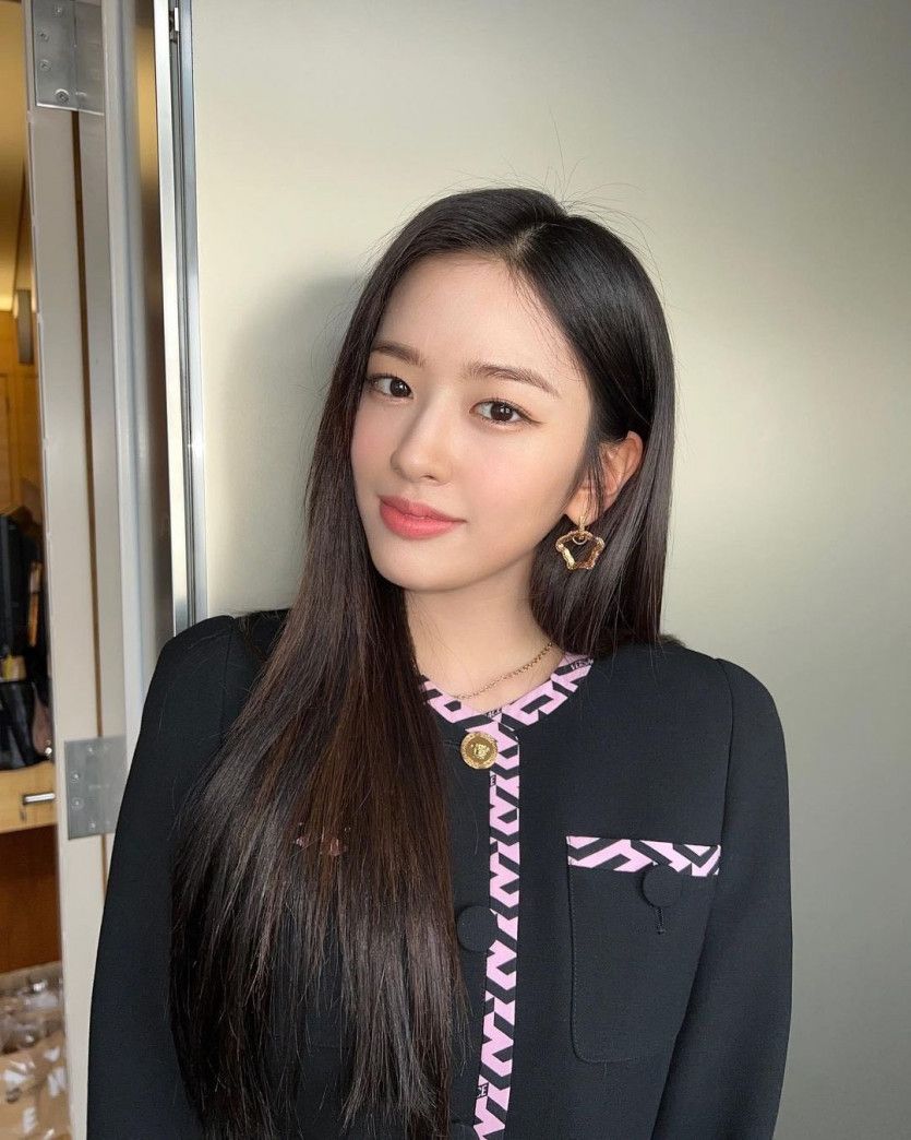 아이브 안유진1_2.jpg