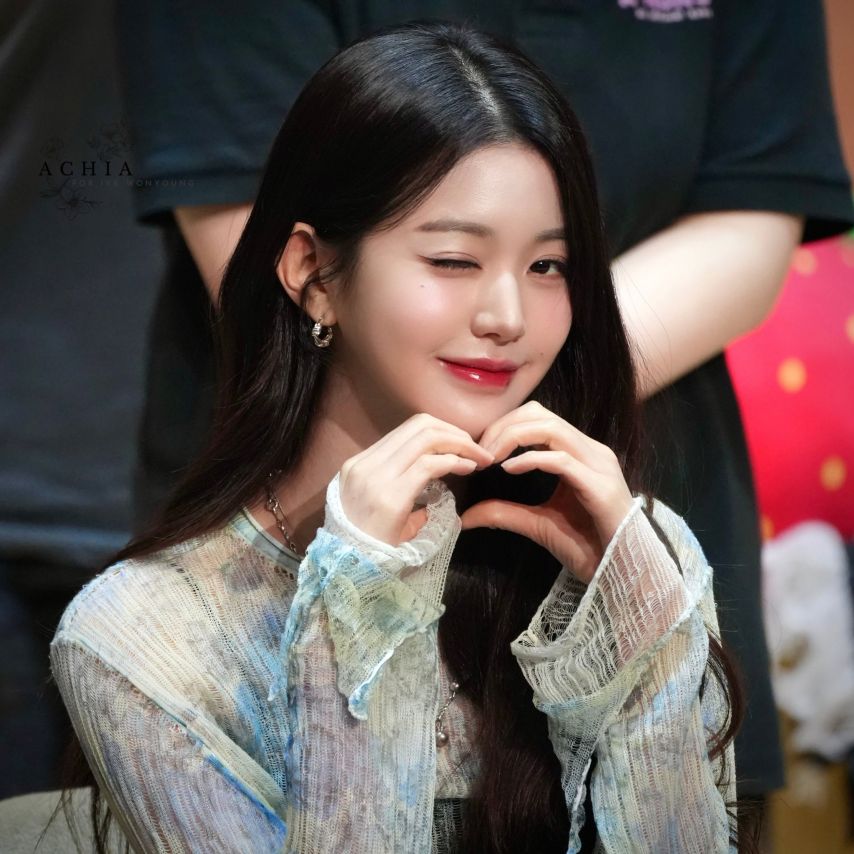 아이브 장원영1_3.jpg
