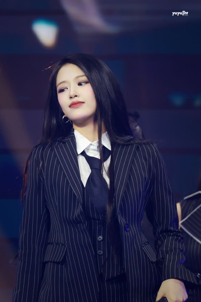 아이브 안유진2_2.jpg