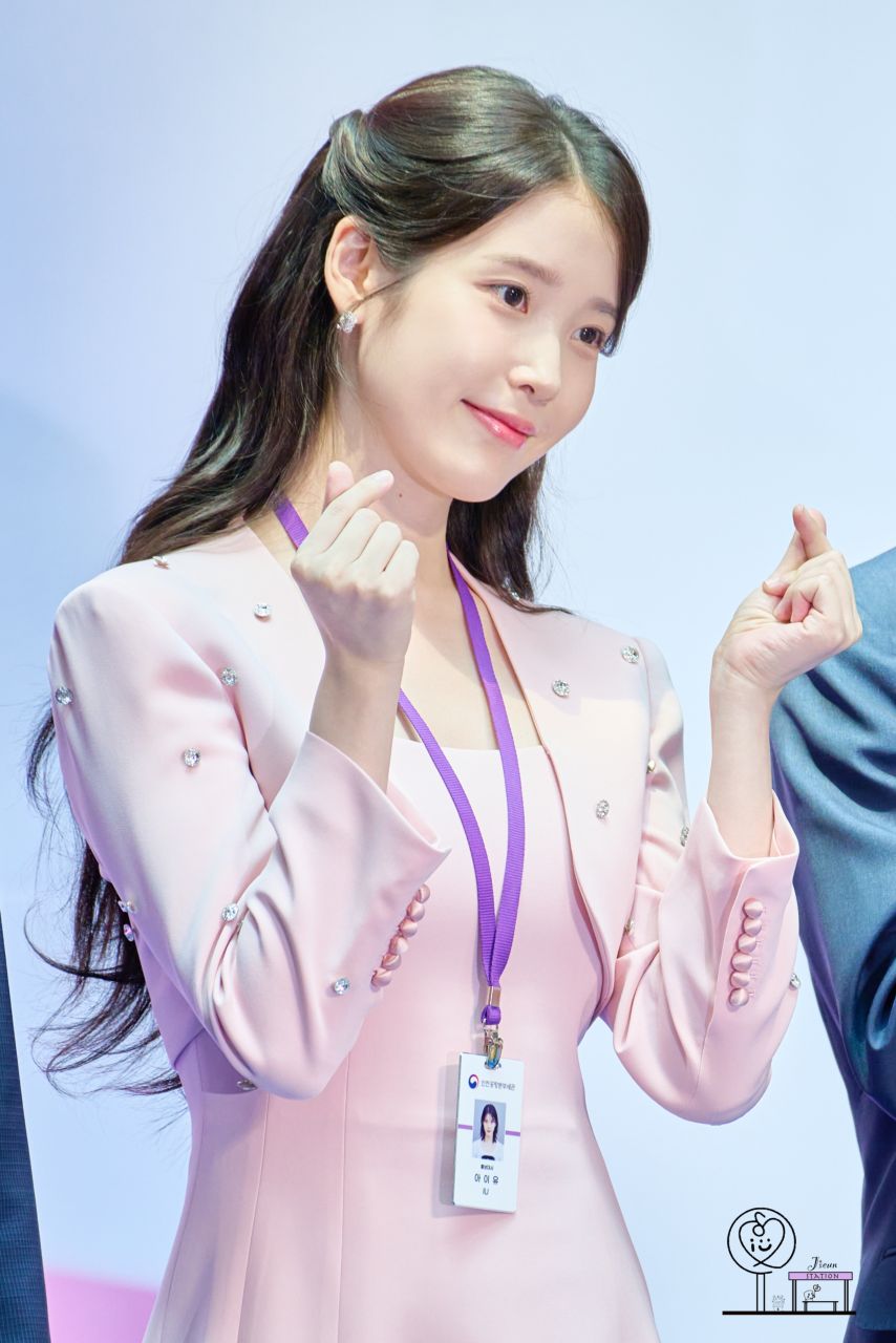 아이유 (2)