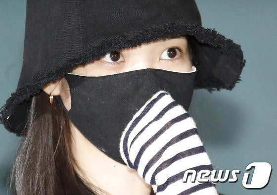 팬을 밀친 경호원 혼내는 아이유1_4.jpg