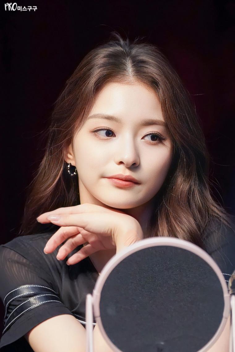 프로미스나인 이나경1_1.jpg