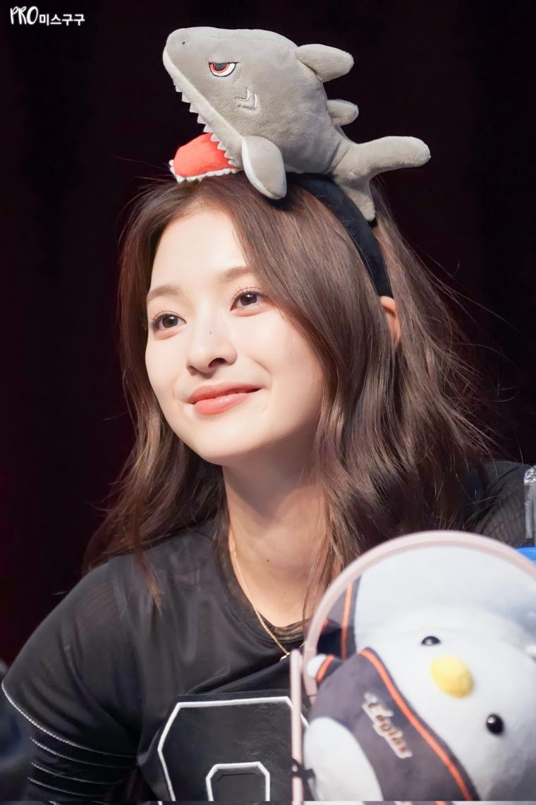 프로미스나인 이나경1_2.jpg