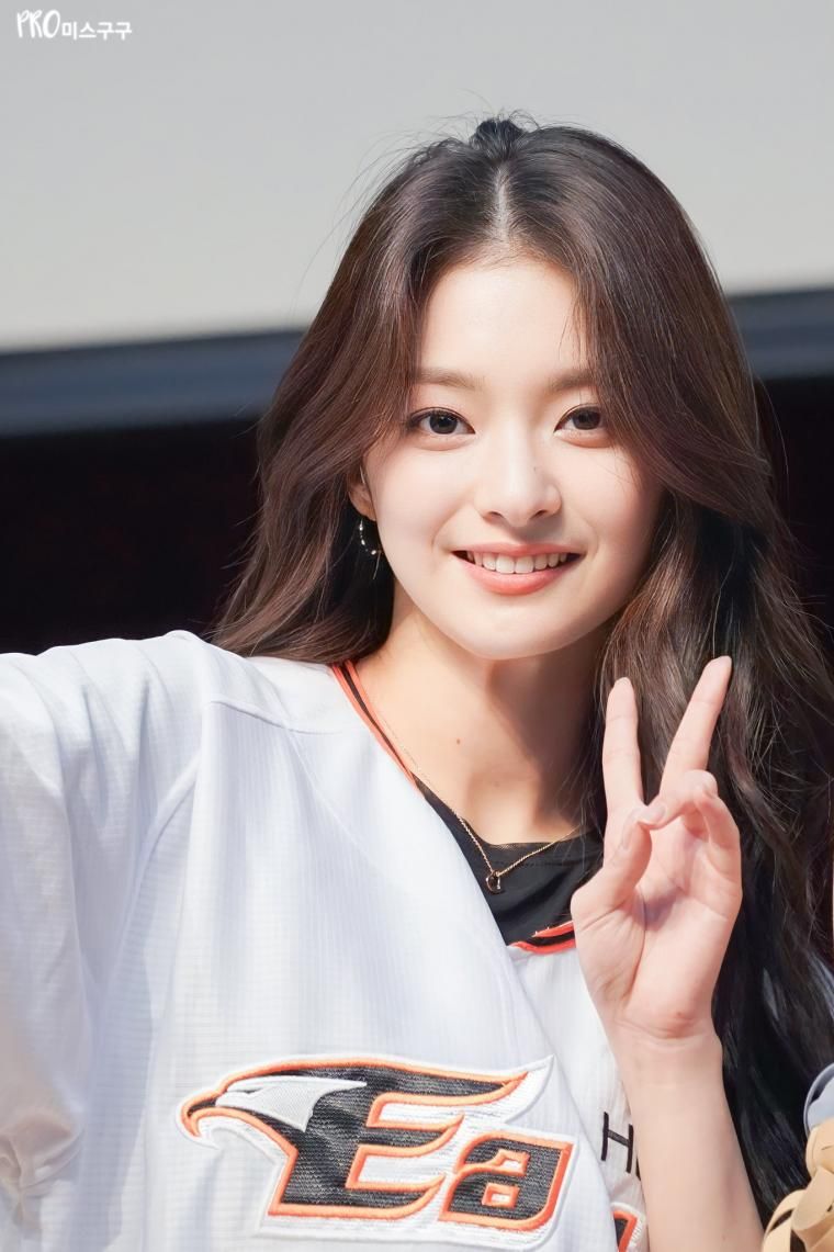 프로미스나인 이나경1_4.jpg