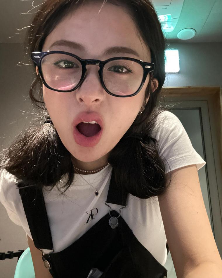 르세라핌 허윤진1_4.jpg