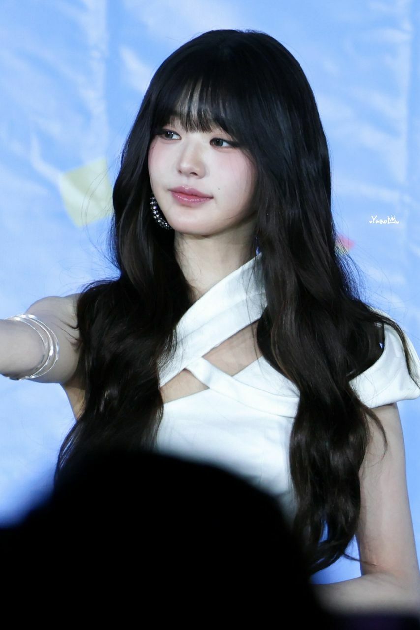 바라보다 윙크하는 아이브 장원영1_3.jpg