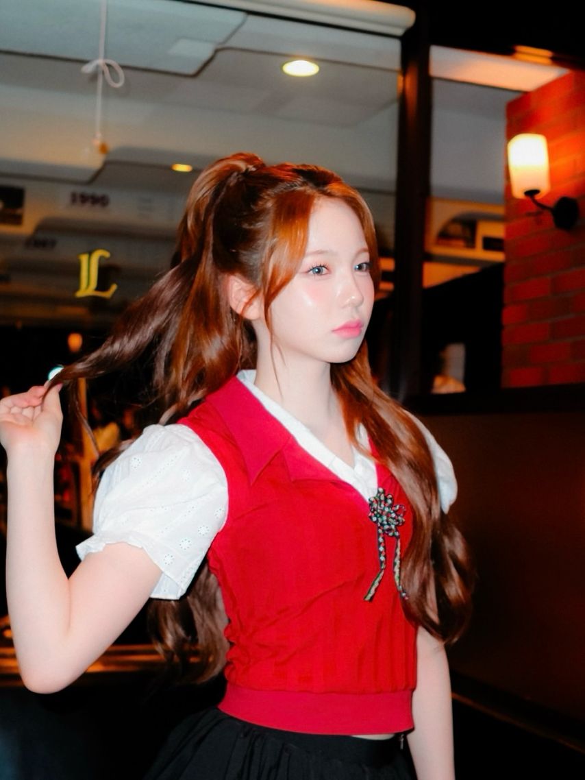 니쥬 (NiziU) 아야카1_1.jpg