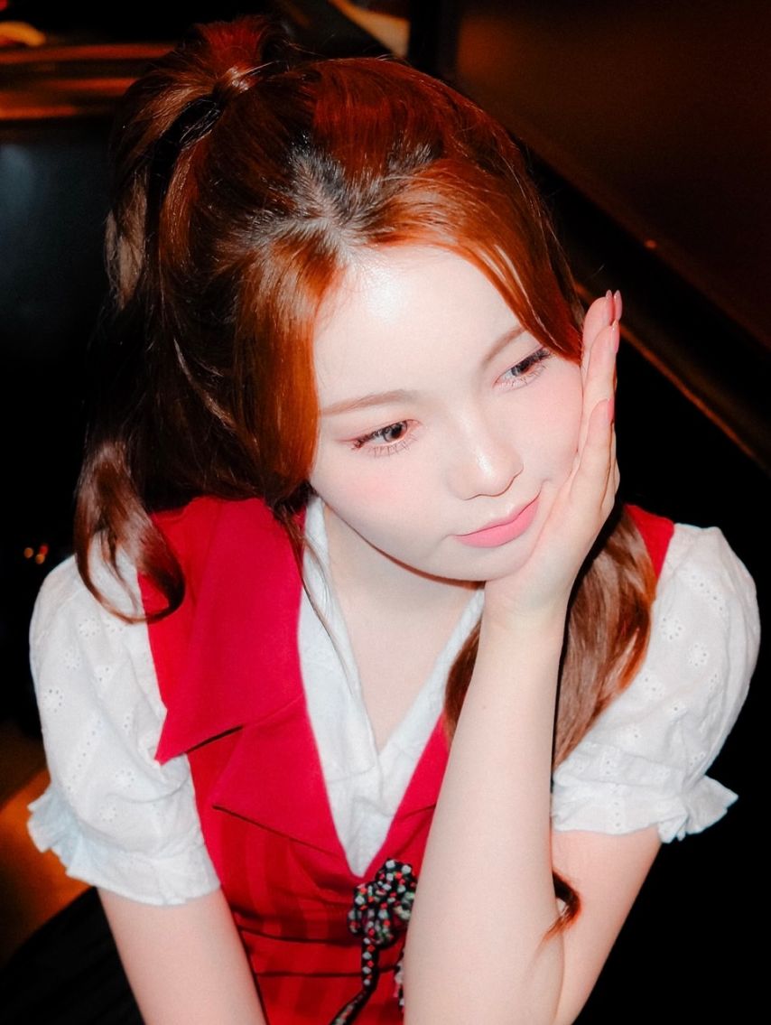 니쥬 (NiziU) 아야카1_2.jpg