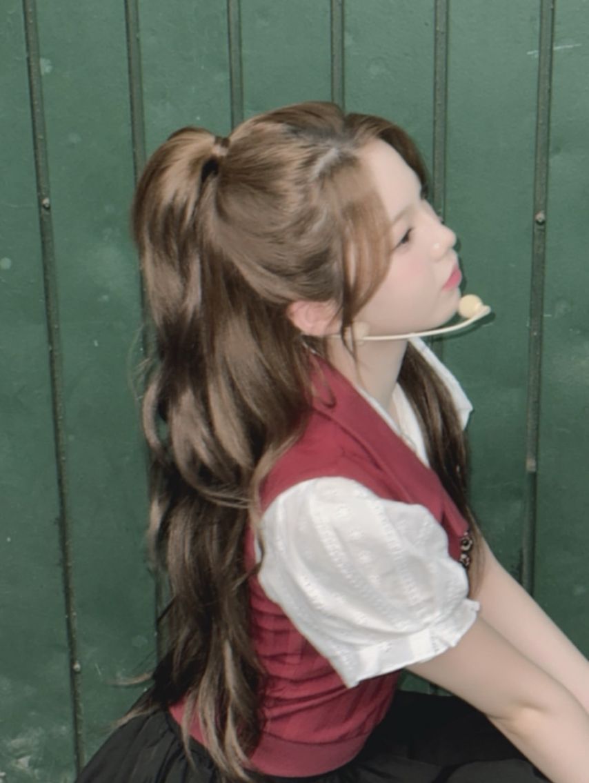 니쥬 (NiziU) 아야카1_4.jpg