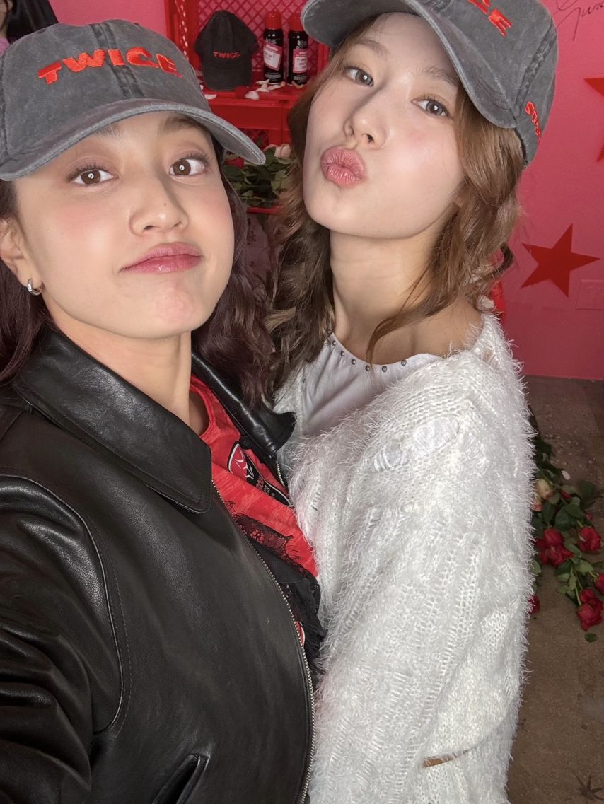 트와이스 사나,지효1_1.jpg