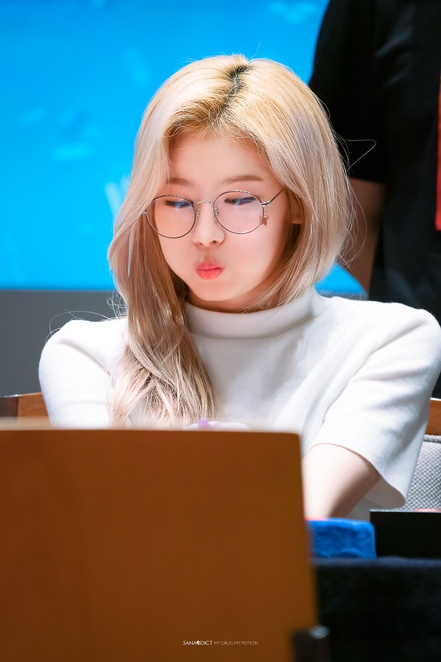 트와이스 사나1_2.jpg