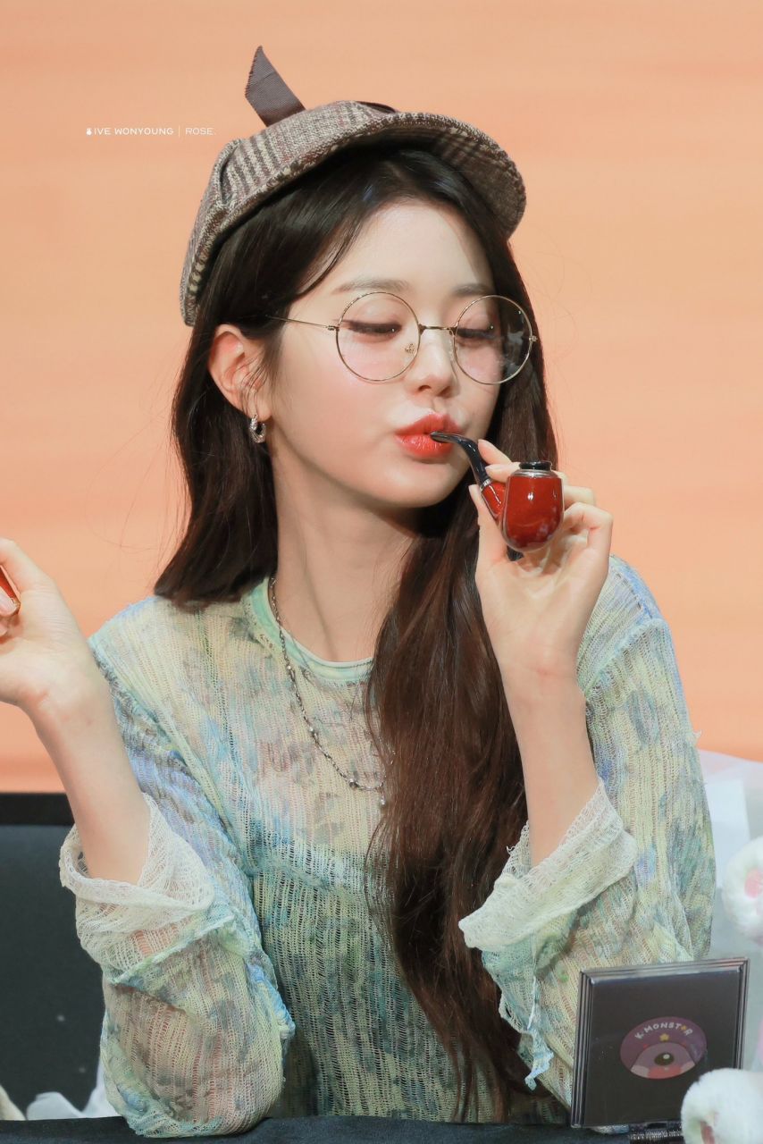 아이브 장원영1_2.jpg