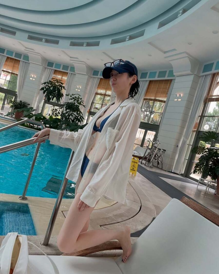 형수님 박지현 비키니1_2.jpg
