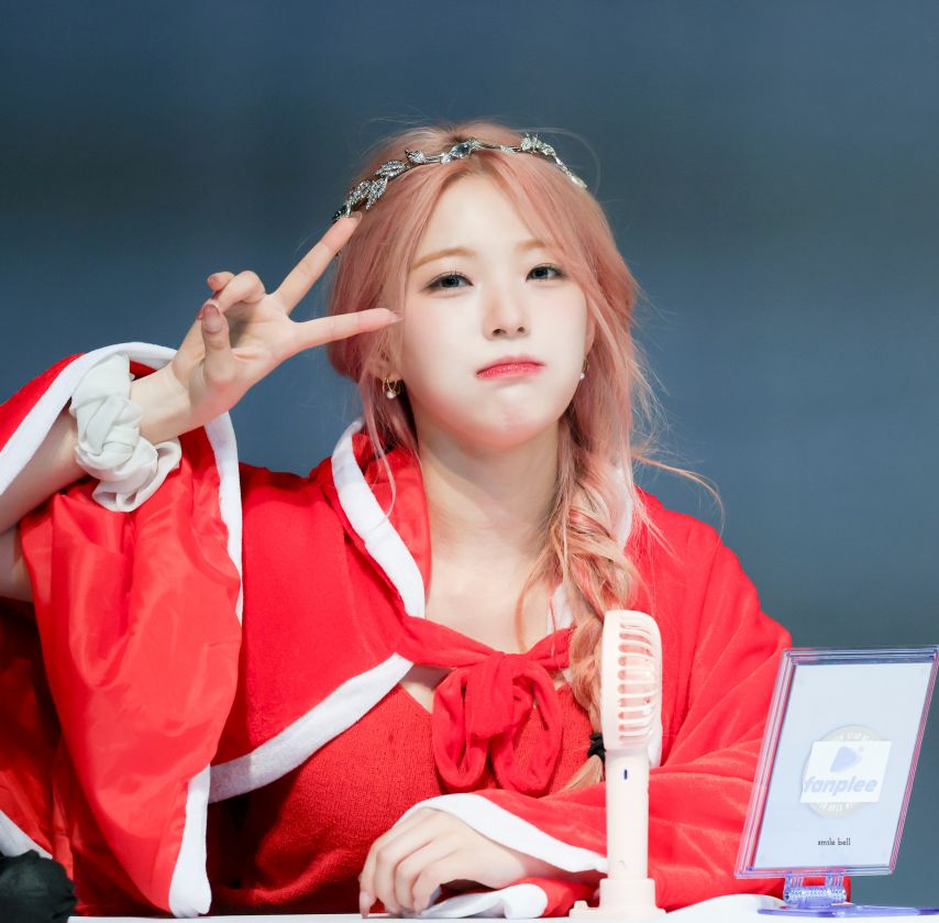 프로미스나인 백지헌1_2.jpg