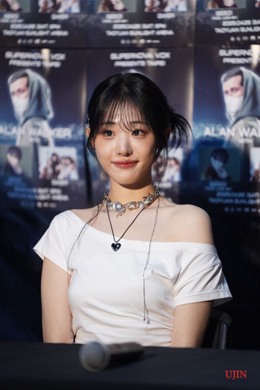 QWER 히나1_1.jpg