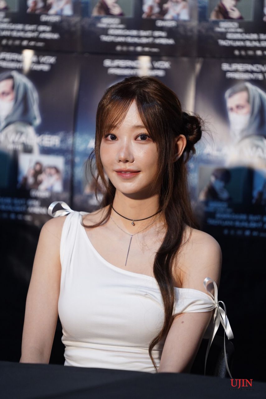 QWER 마젠타1_1.jpg