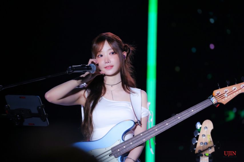 QWER 마젠타1_2.jpg