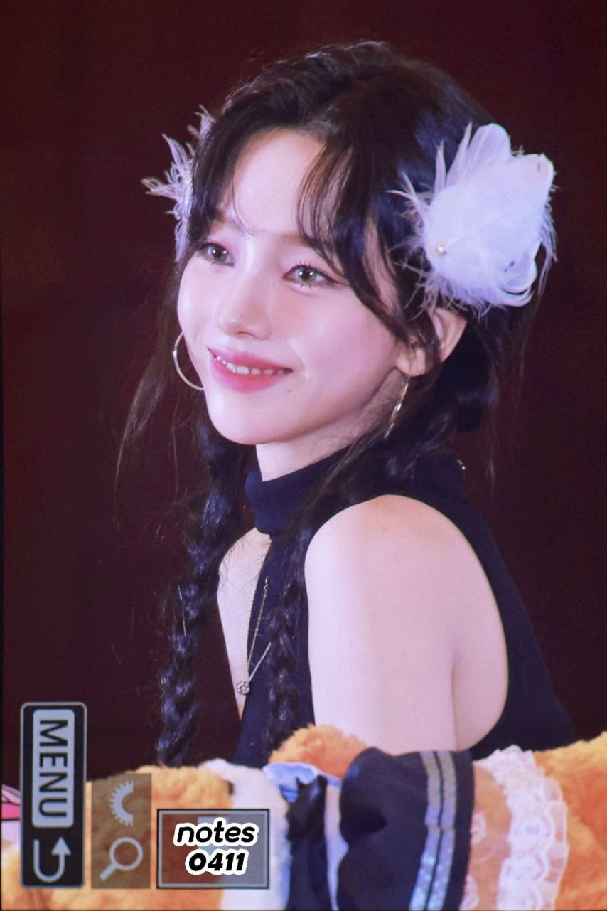 치명적인 민소매 에스파 카리나 시원한 어깨1_3.jpg