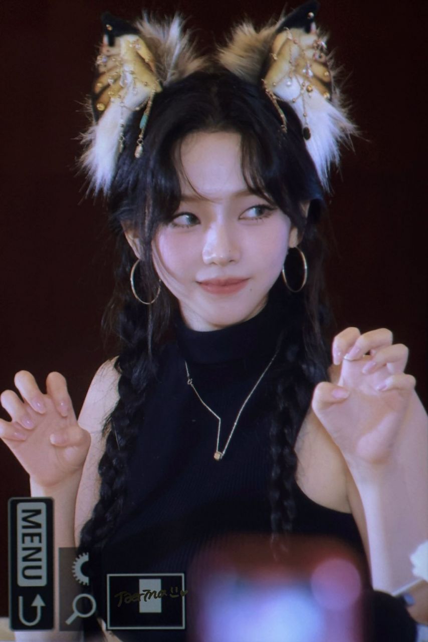 치명적인 민소매 에스파 카리나 시원한 어깨1_4.jpg