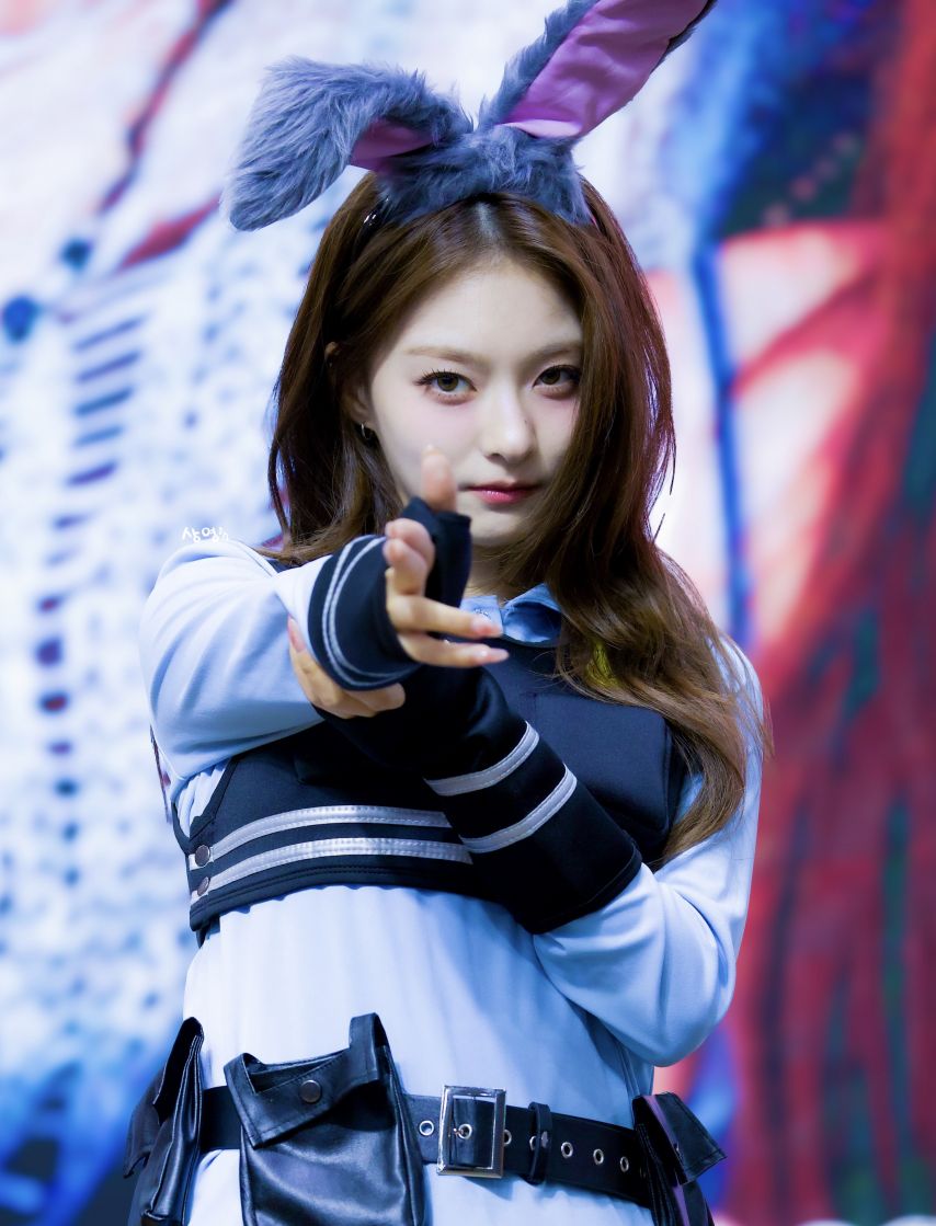 프로미스나인 이나경1_2.jpg