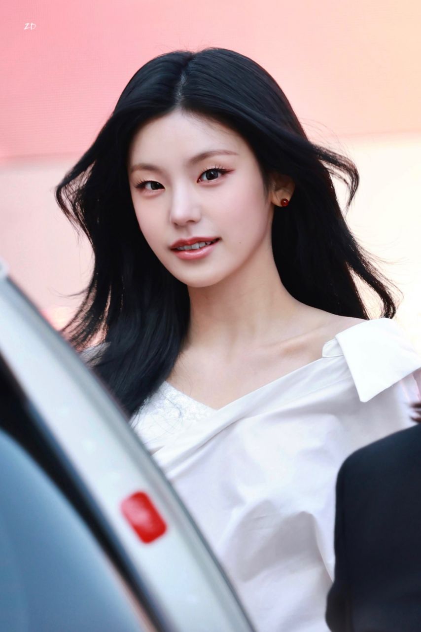 ITZY 예지1_4.jpg