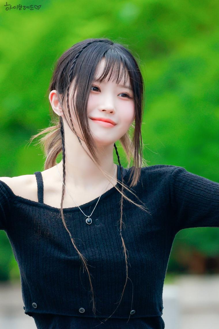 프로미스나인 송하영1_3.jpg