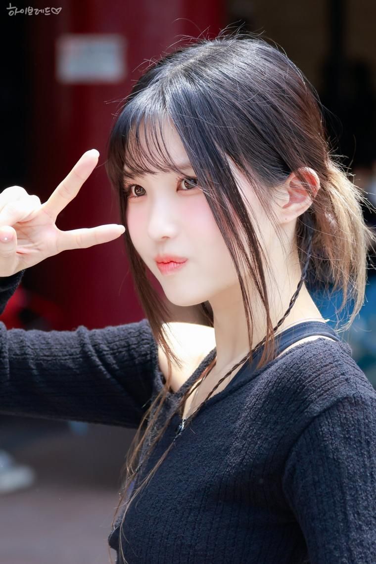프로미스나인 송하영1_8.jpg