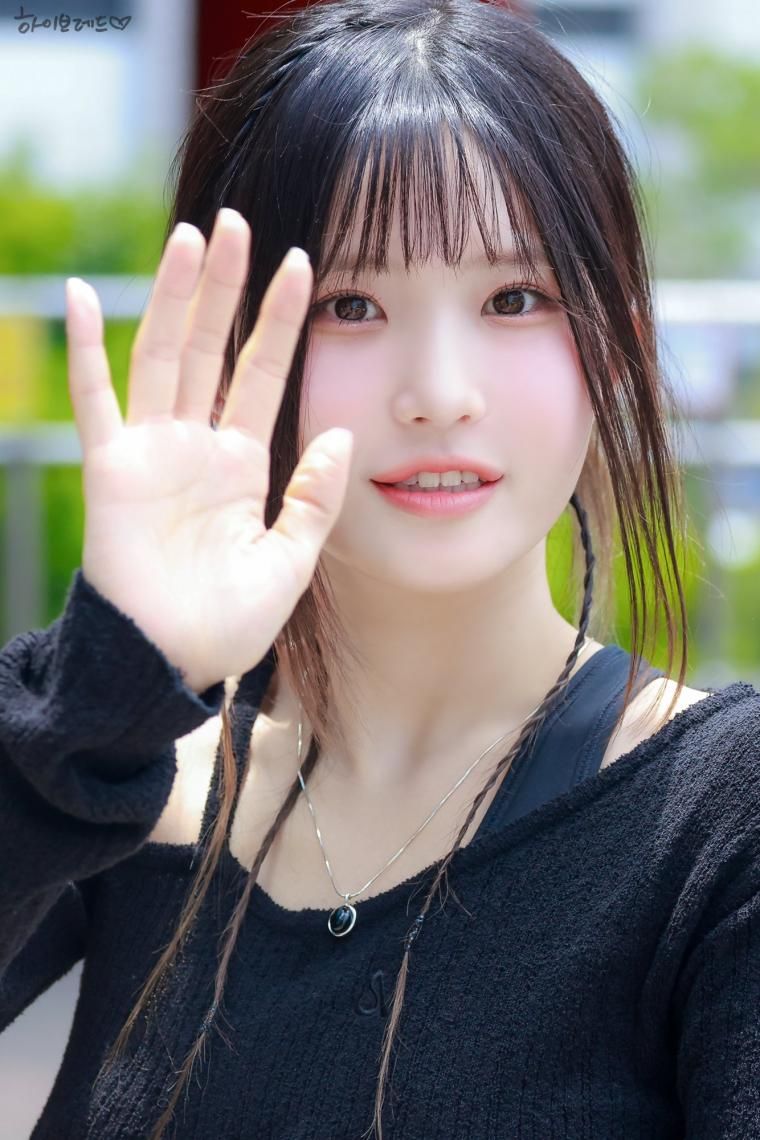 프로미스나인 송하영1_6.jpg