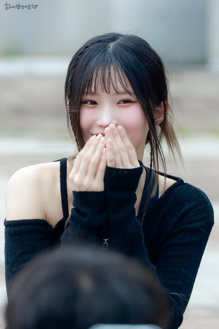 프로미스나인 송하영1_4.jpg