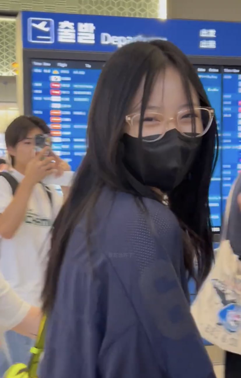 [뉴진스] 인천공항 출국1_20.jpg