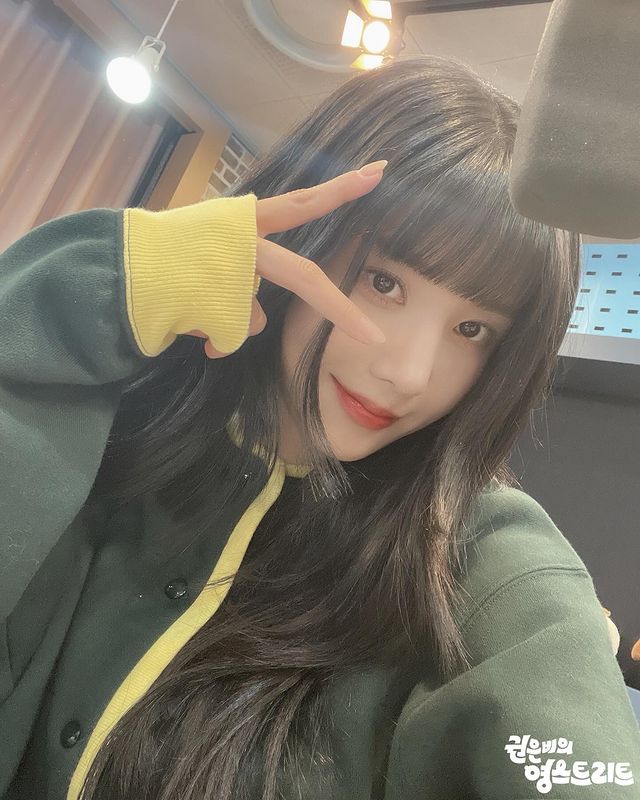 라디오 도중에 몰래 탕후루먹다가 들킨 권은비 ㅋㅋ 3.jpg