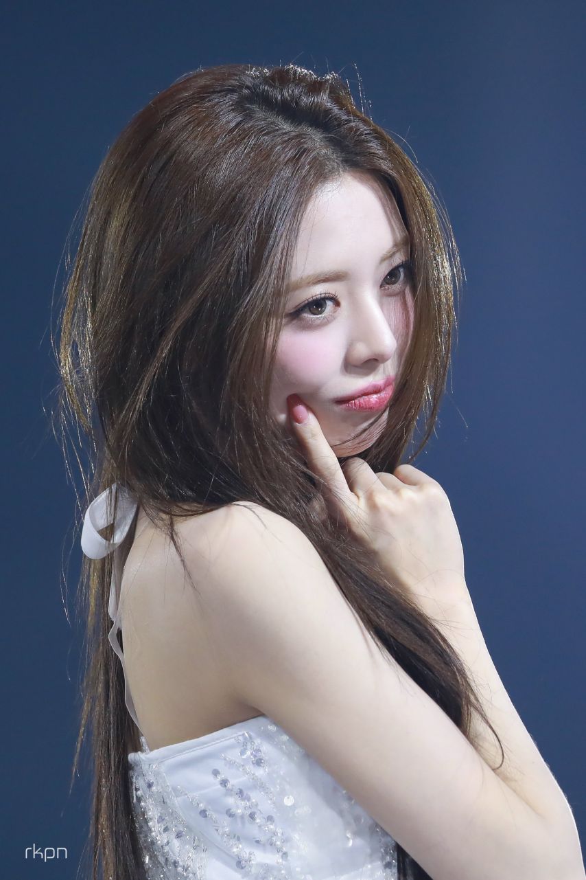 ITZY 유나1_2.jpg