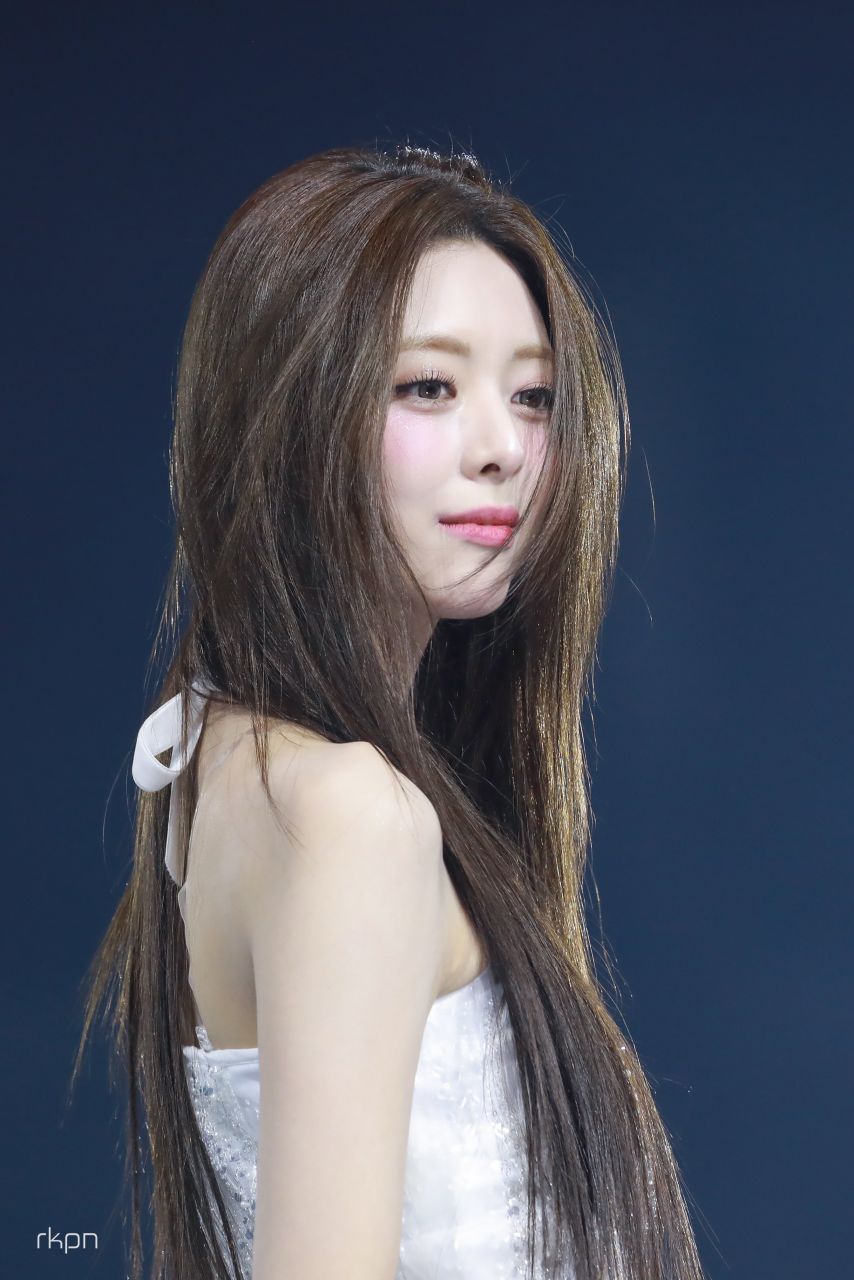 ITZY 유나1_3.jpg