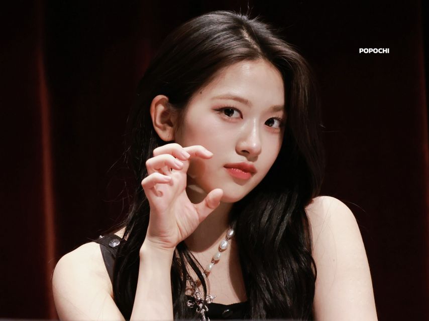 [아이브] 안유진1_1.jpg