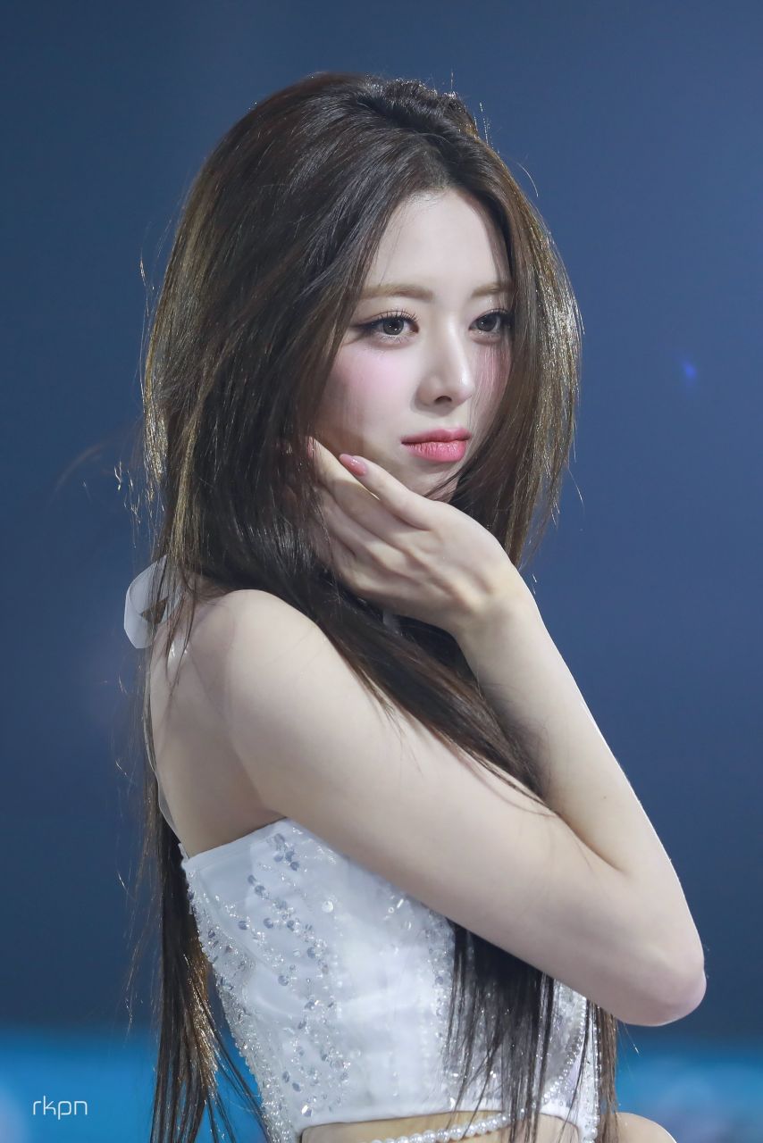 ITZY 유나2_1.jpg